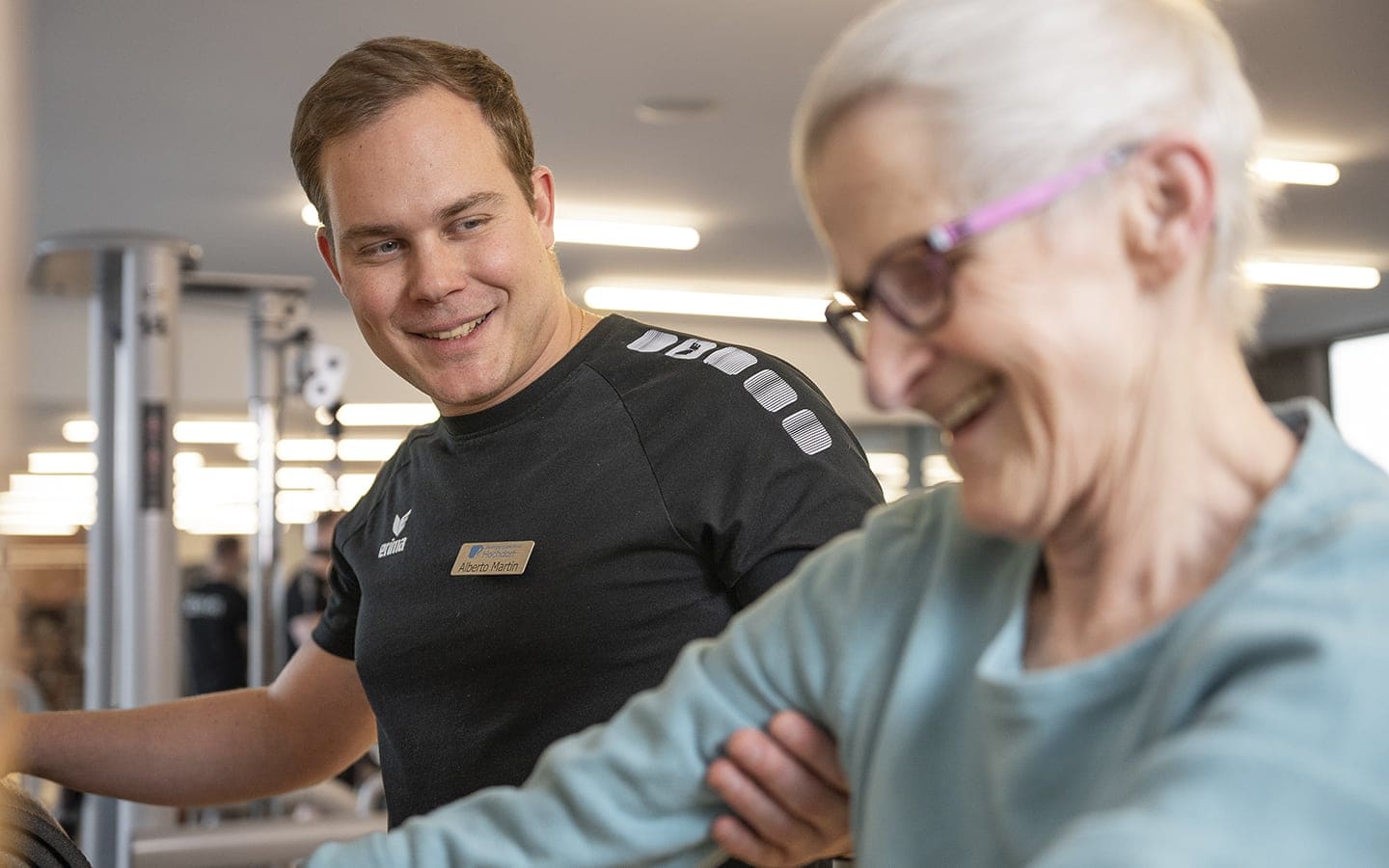 Betreuung einer Seniorin während der Physiotherapie in Hochdorf